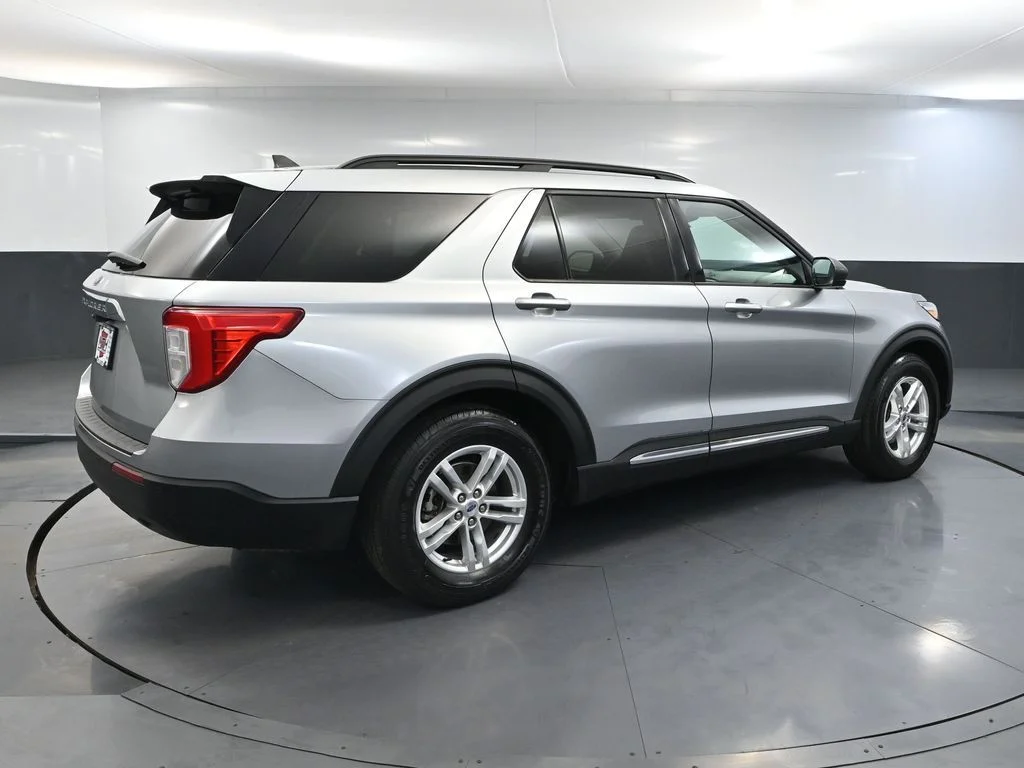 Certified Used 2022 Silver Ford XLT image 4