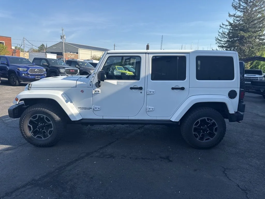 Used 2016 White Jeep Unlimited Rubicon image 11