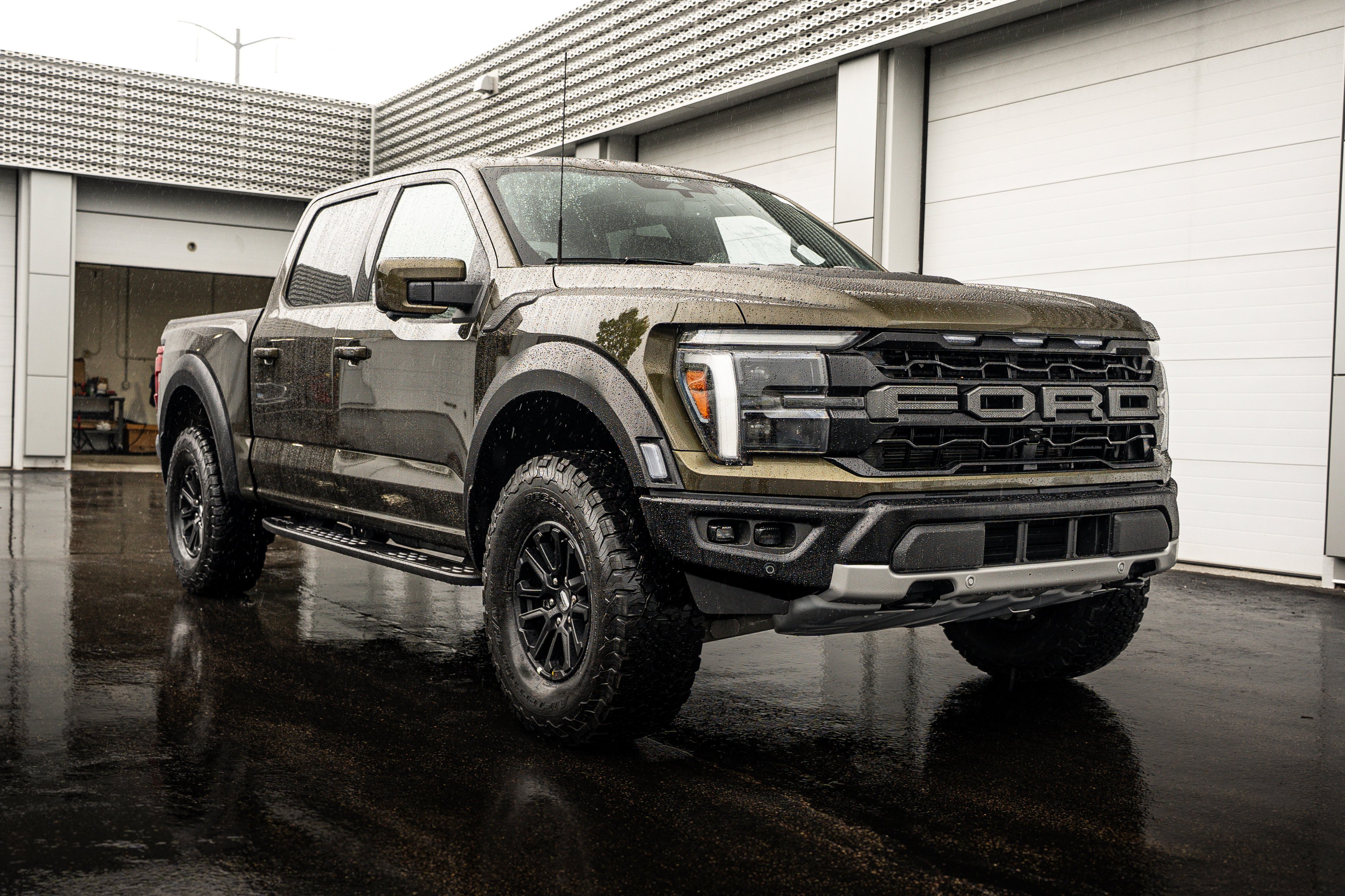 2025 Ford F-150 Raptor 4x4 SuperCrew 5-1/2 Box's photo