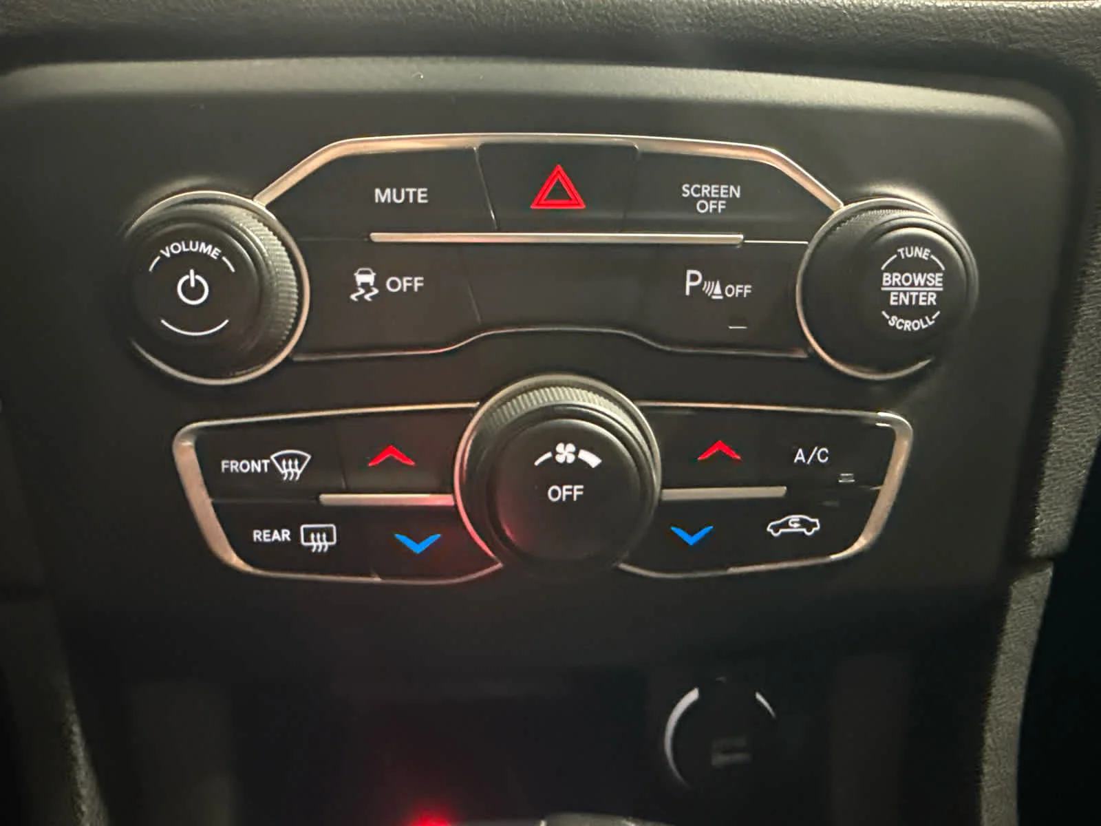 Used 2021 Gray Dodge SXT RWD image 26