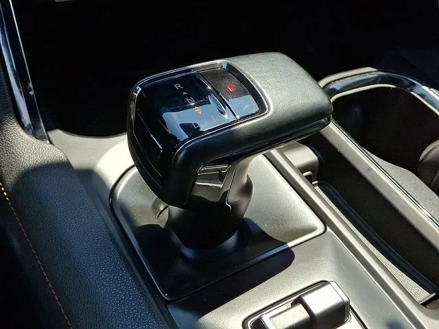 Used 2023 White GMC AT4 image 16