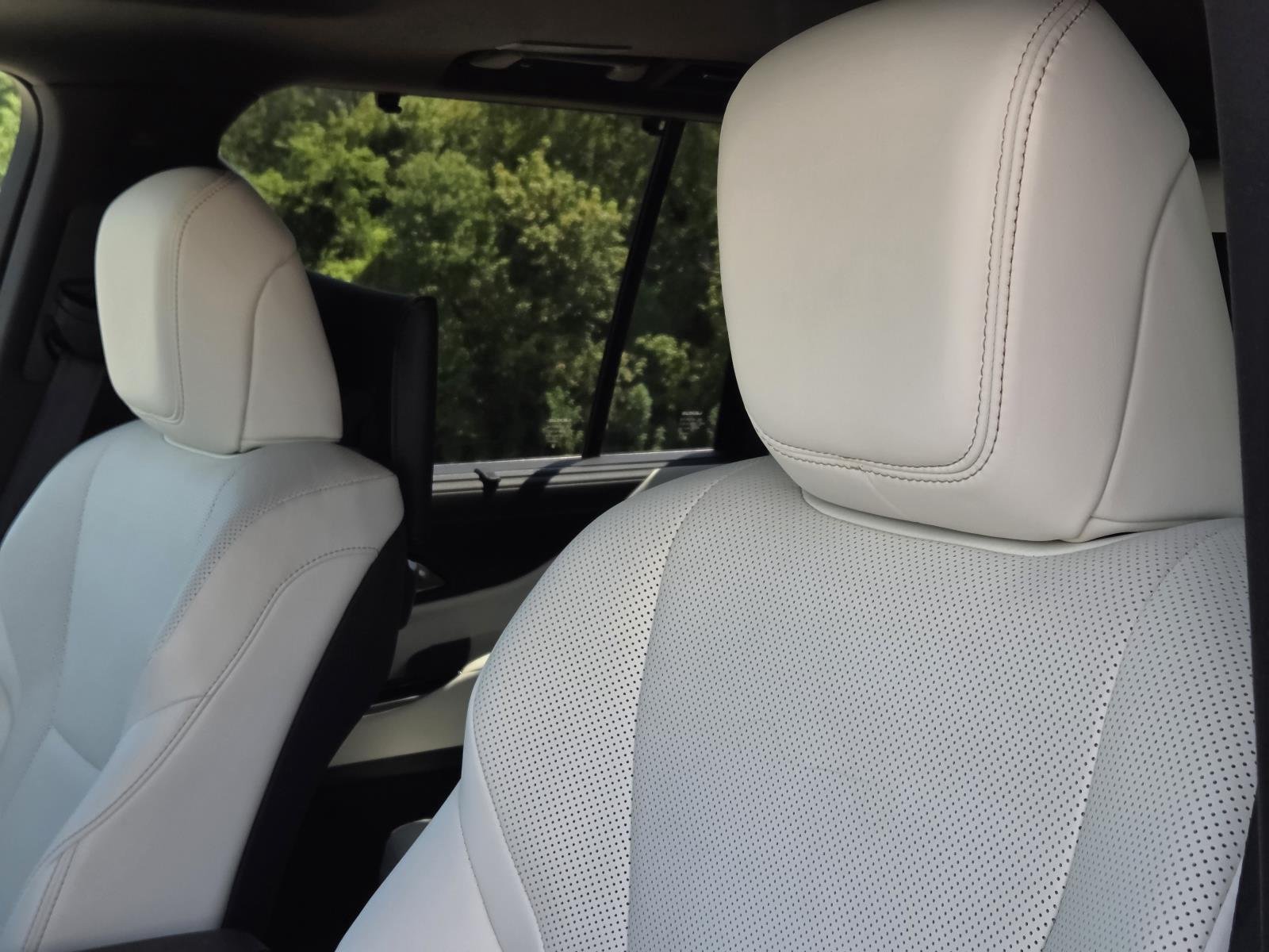Used 2023 Eminent White Pearl Lexus LX 600 Luxury image 35