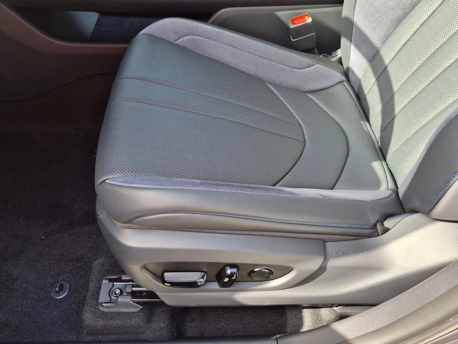 New 2026 Cloudburst Gray Lexus  550e F SPORT AWD image 5