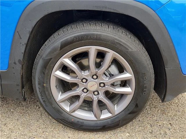 Used 2024 Riptide Metallic GMC SLT Front-Wheel Drive image 5