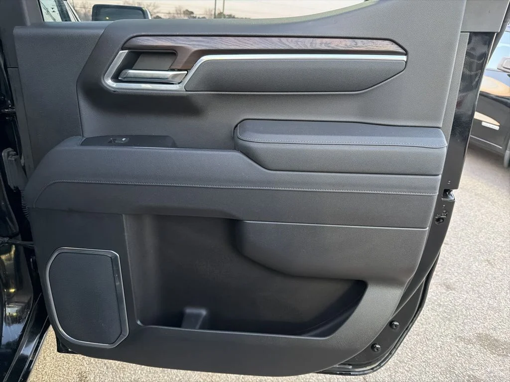Used 2025 Black GMC SLT image 27