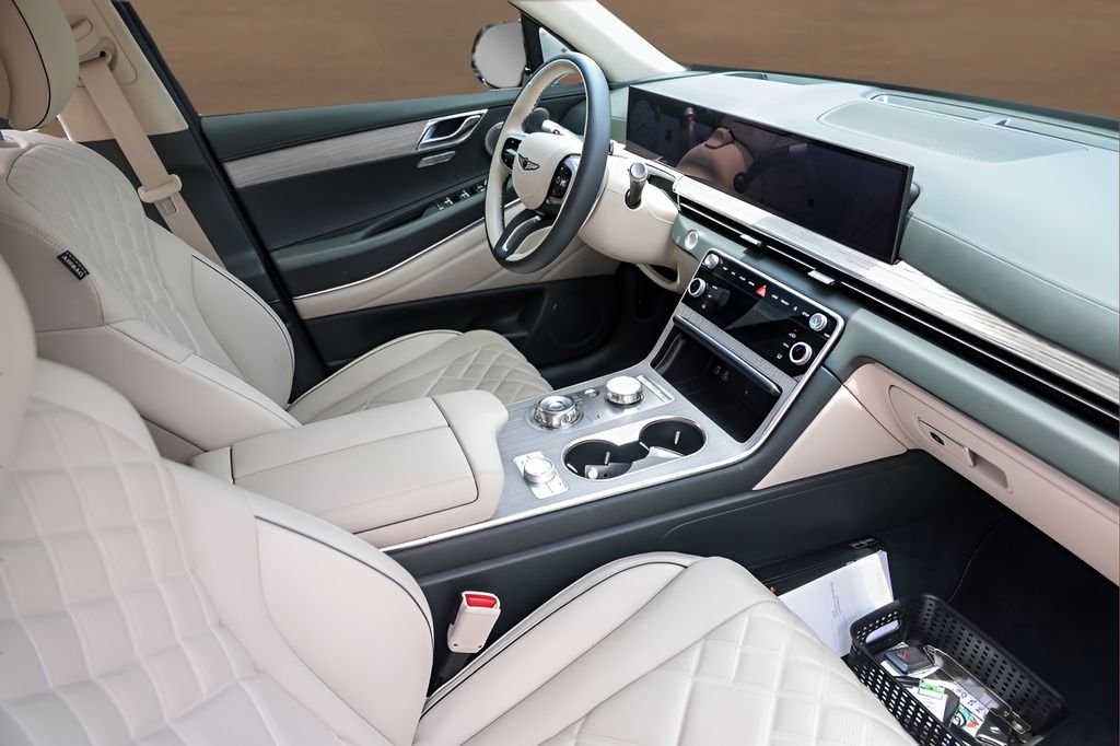 Used 2025 White Genesis 3.5T Prestige image 30