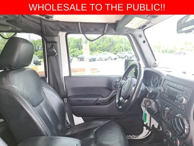 Used 2014 White Jeep Unlimited Sahara image 5