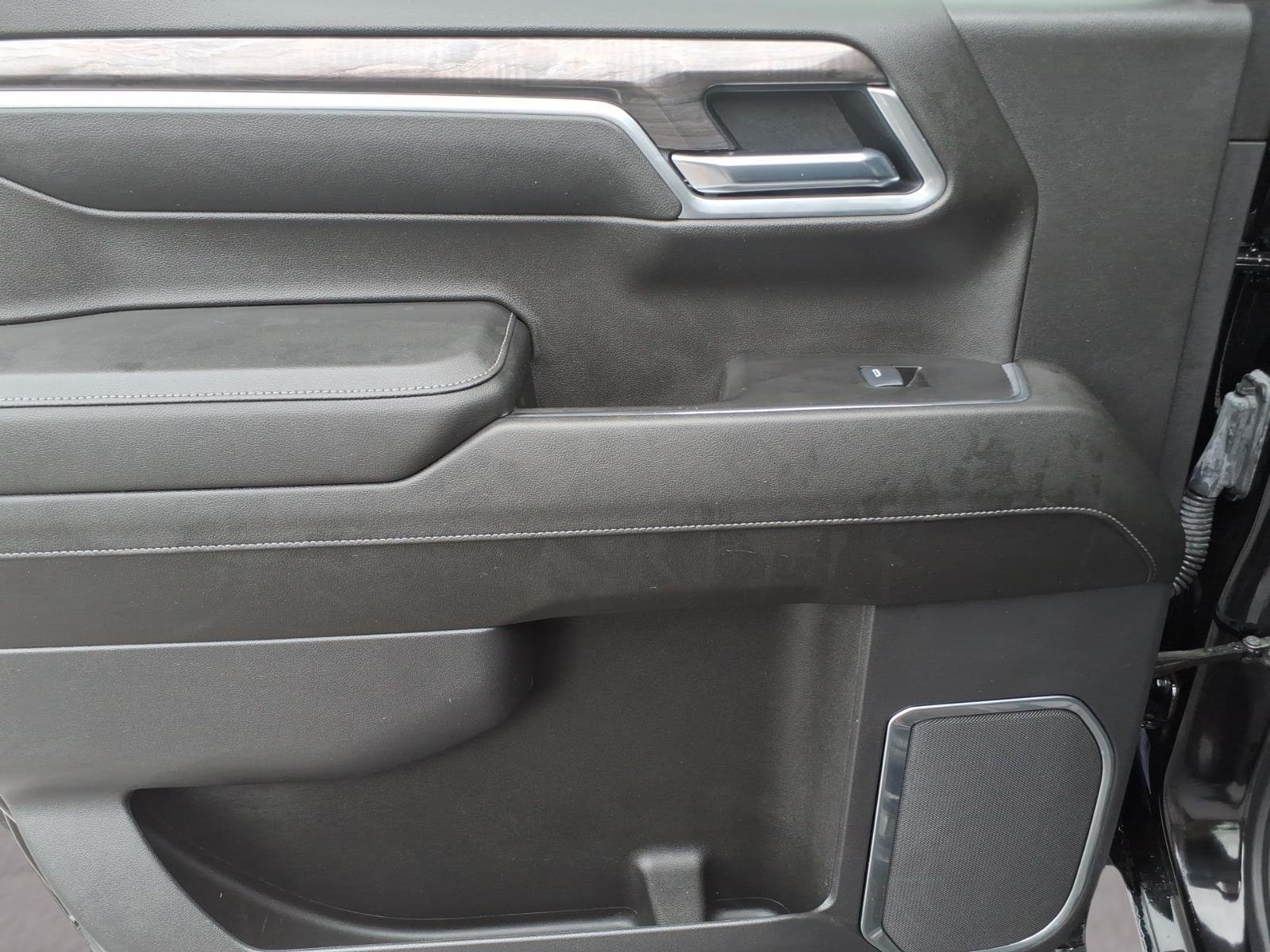 Used 2025 Black Chevrolet LTZ image 10