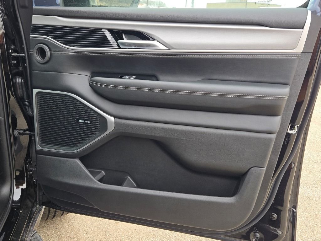 New 2026 High Gloss Black Jeep Limited Altitude image 10