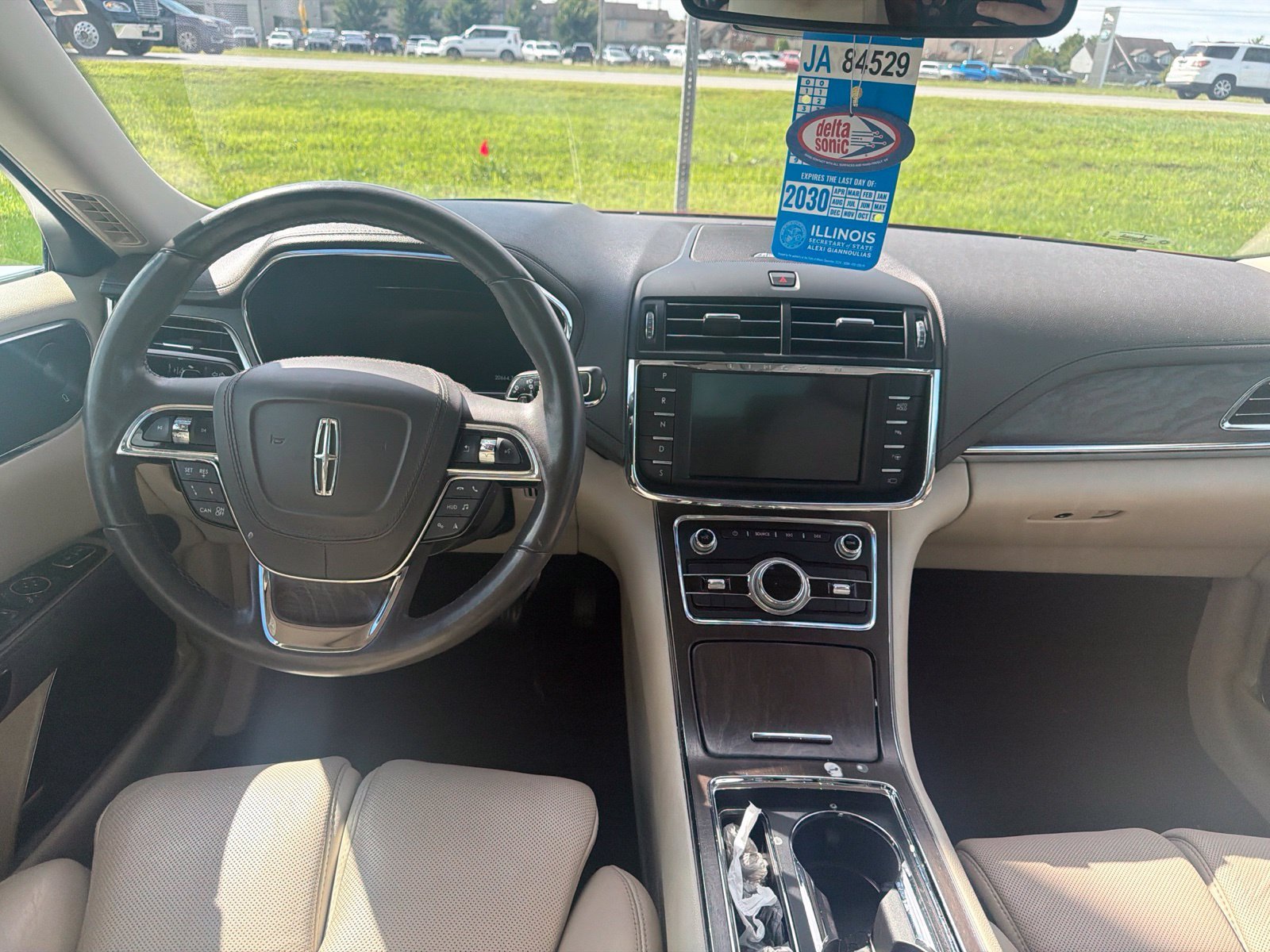 Used 2019 Red Lincoln Reserve image 10