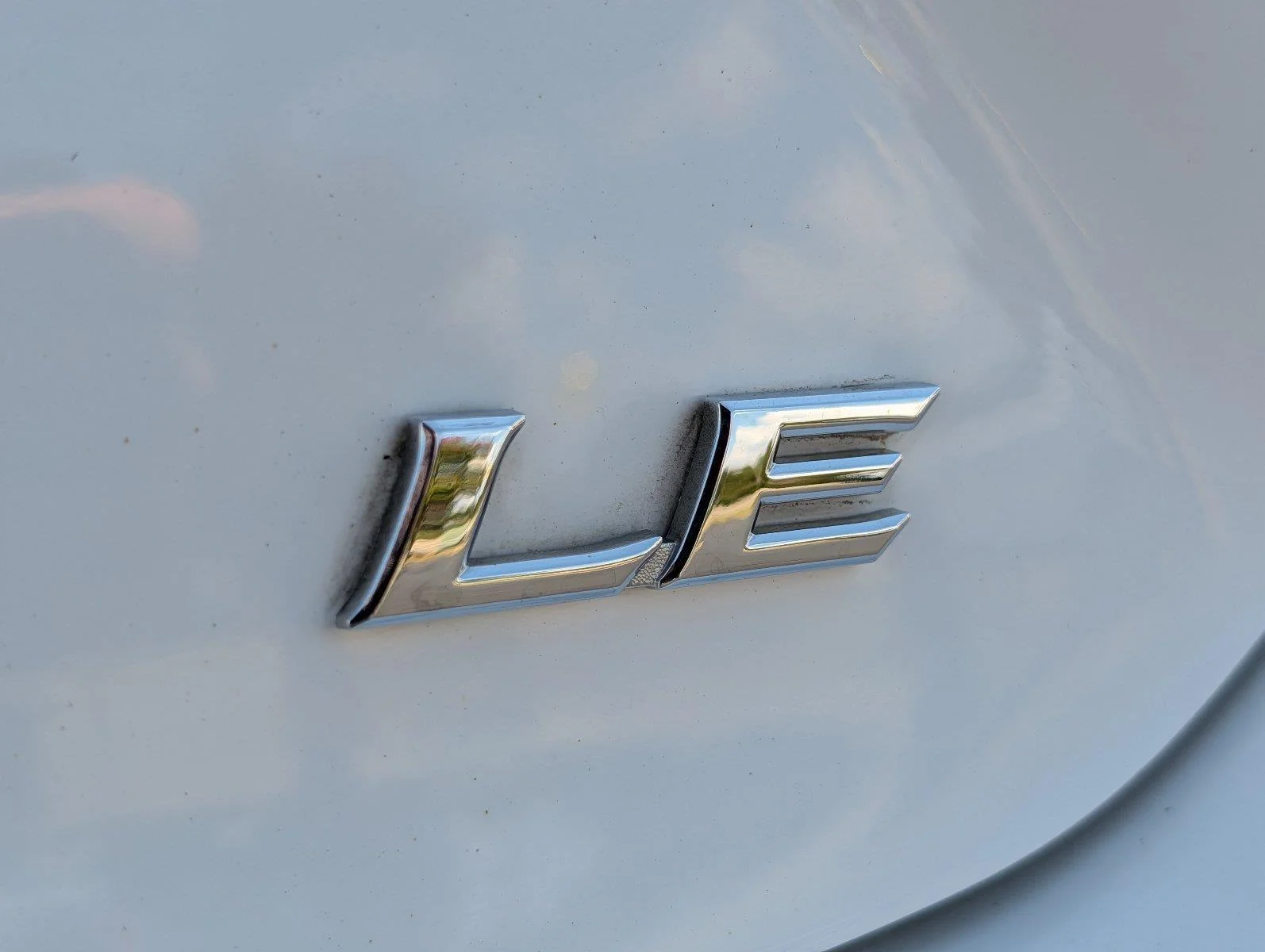 Used 2025 Ice Cap Toyota LE image 36