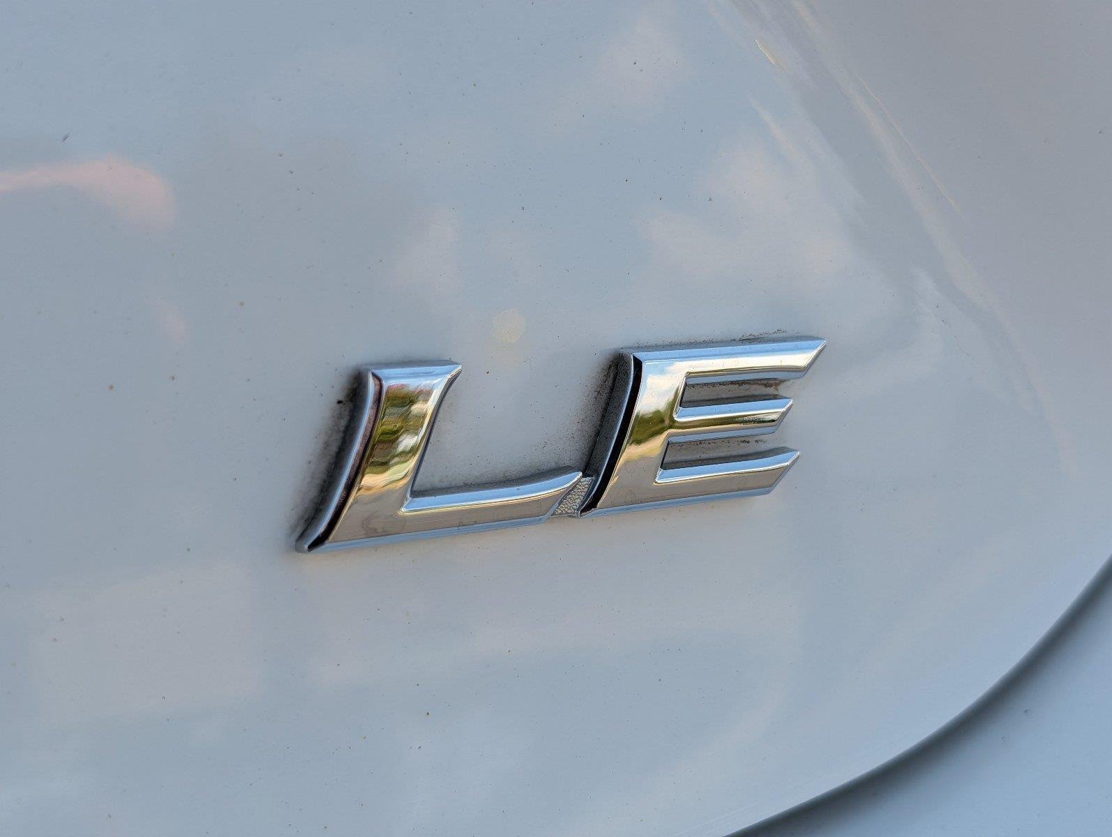 Used 2025 Ice Cap Toyota LE image 36
