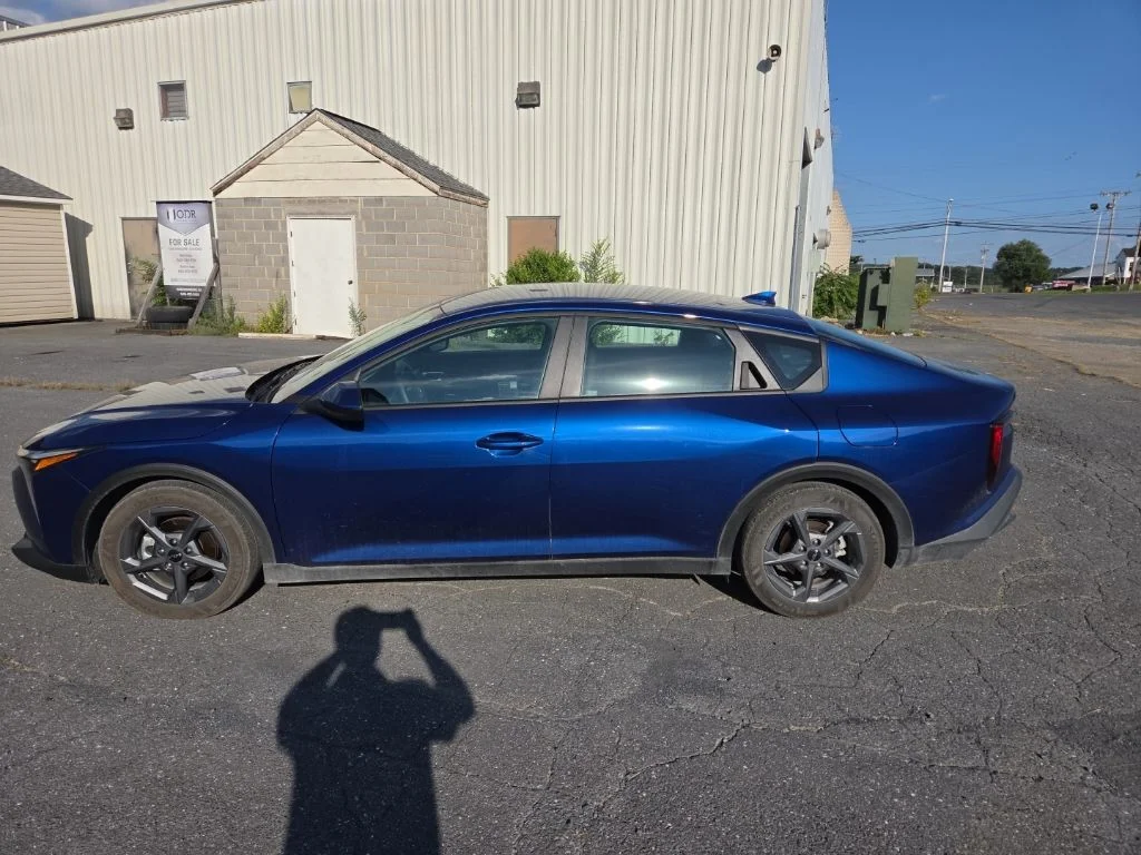 Used 2025 Blue Kia LXS image 5
