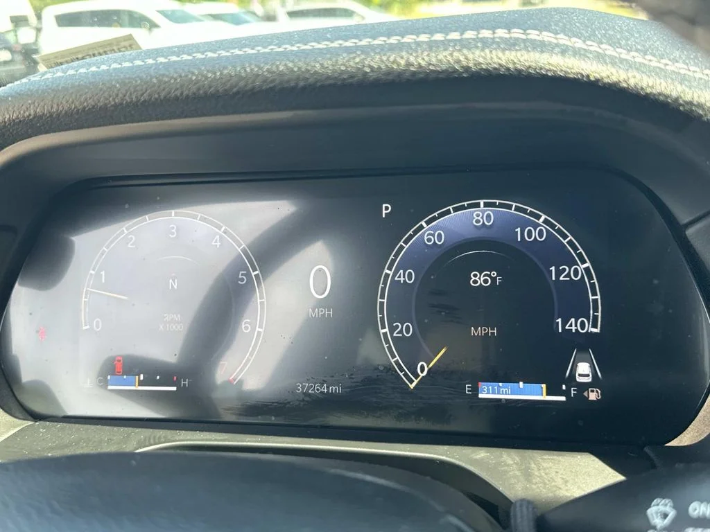 Used 2024 White Jeep Limited image 27