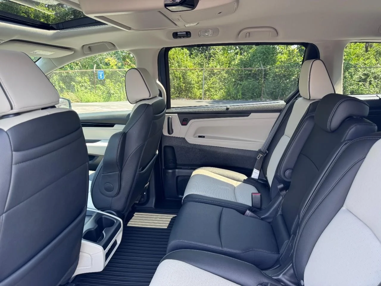 2025 Honda Odyssey Elite - Photo 11