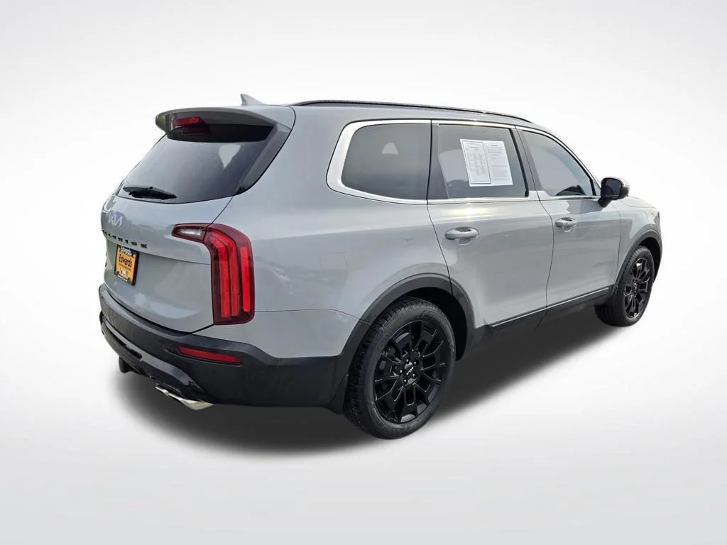 Used 2022 Gray Kia EX image 3