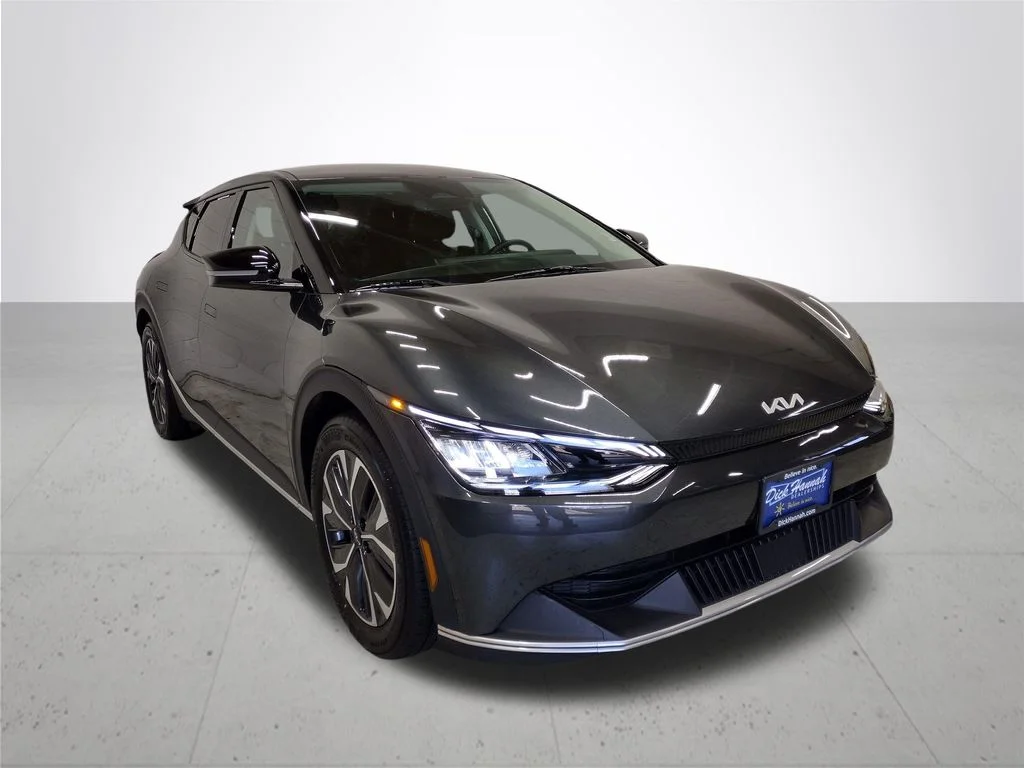 Used 2024 Gray Kia Light image 4