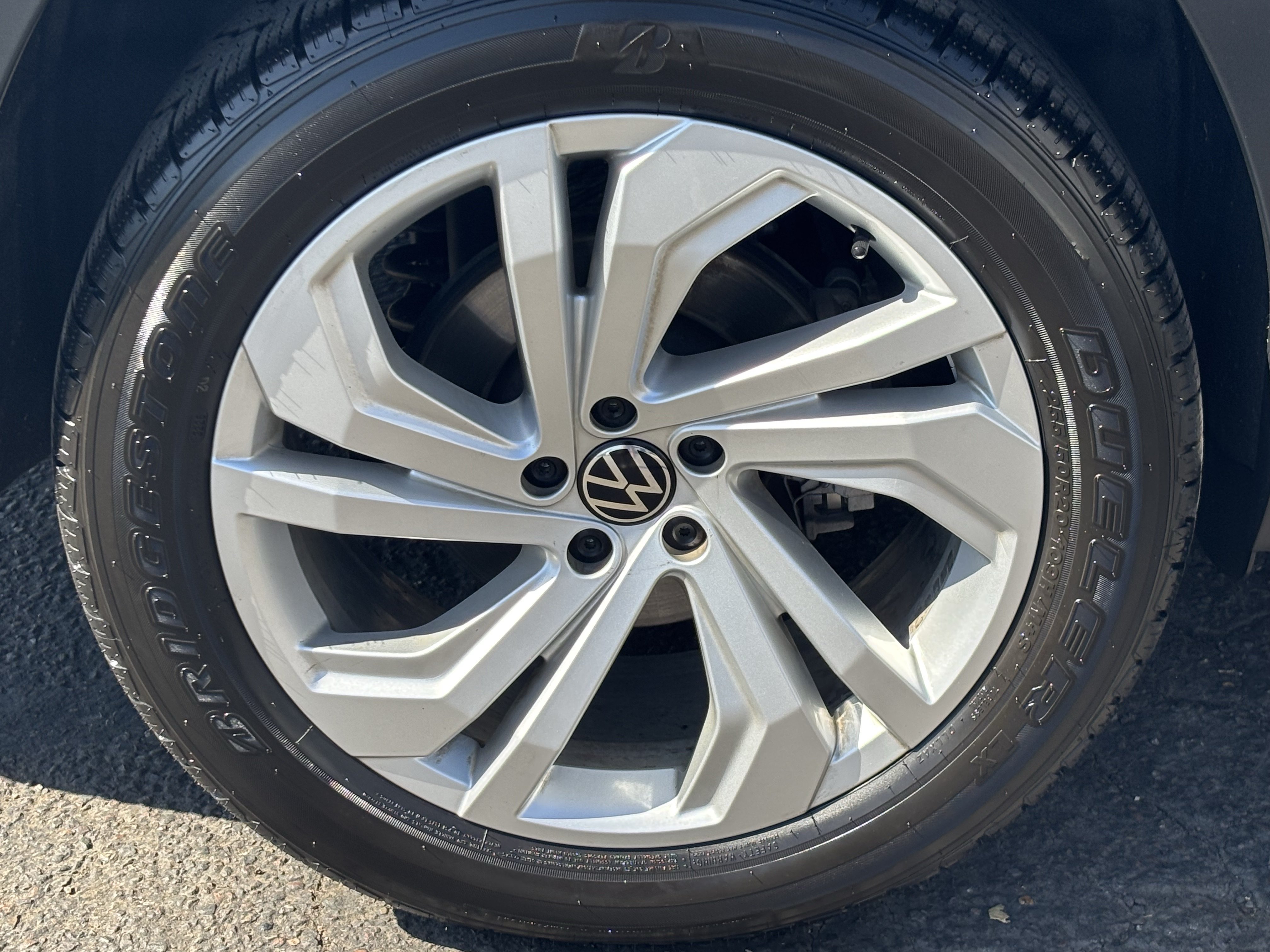 Used 2021 Blue Metallic Volkswagen 3.6L V6 SE w/Technology image 7