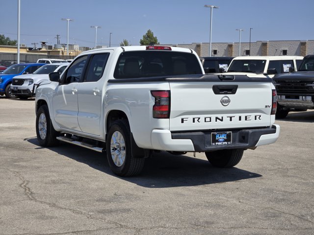 Used 2022 Glacier White Nissan  image 5