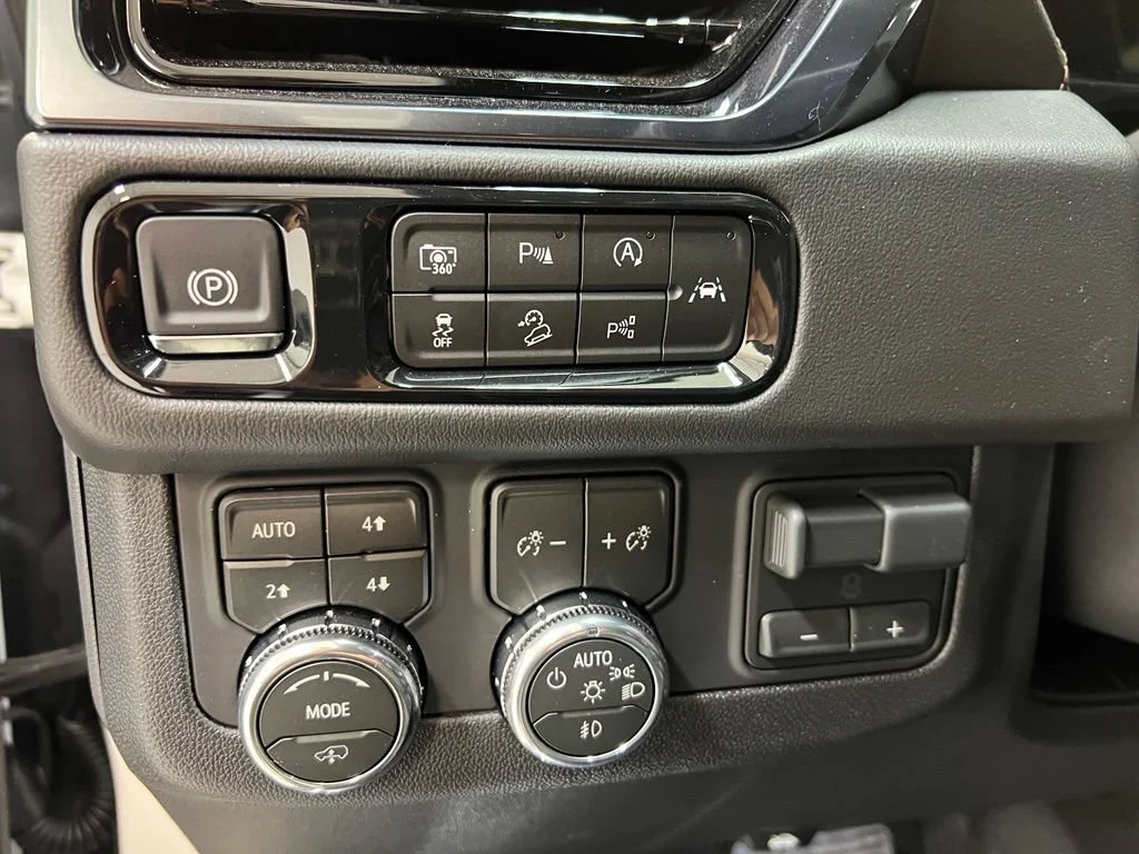 2026 GMC Yukon XL AT4 - Photo 17