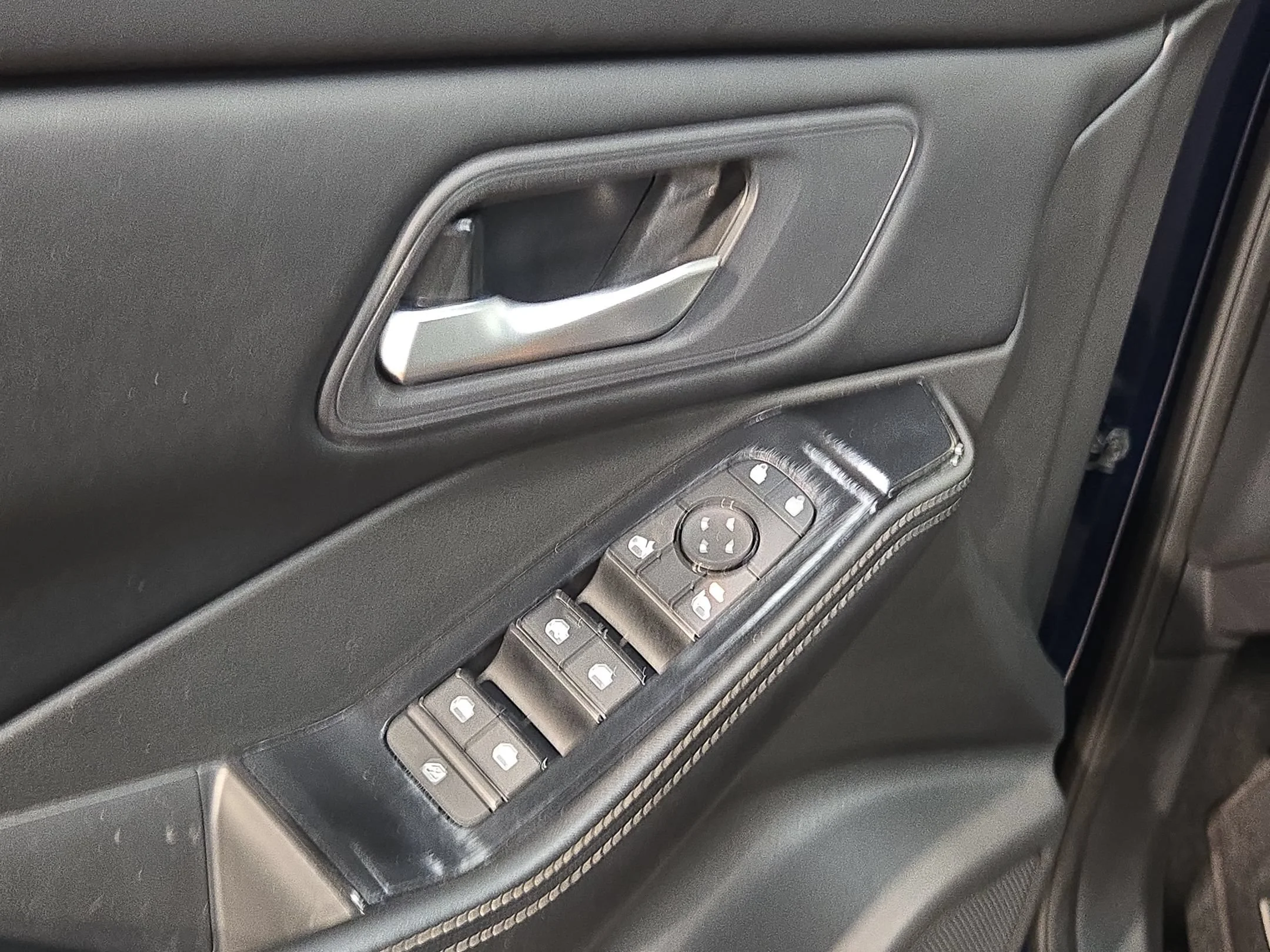 2025 Nissan Rogue SV - Photo 21