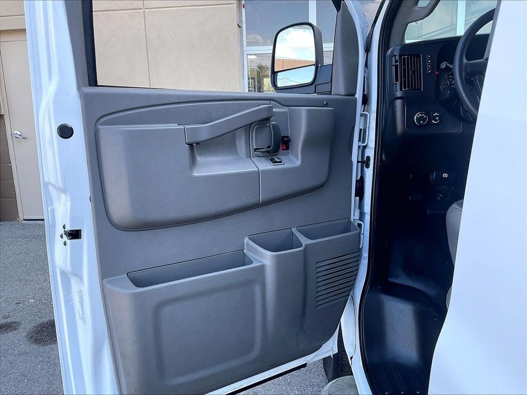 Used 2025 White GMC Work Van image 9