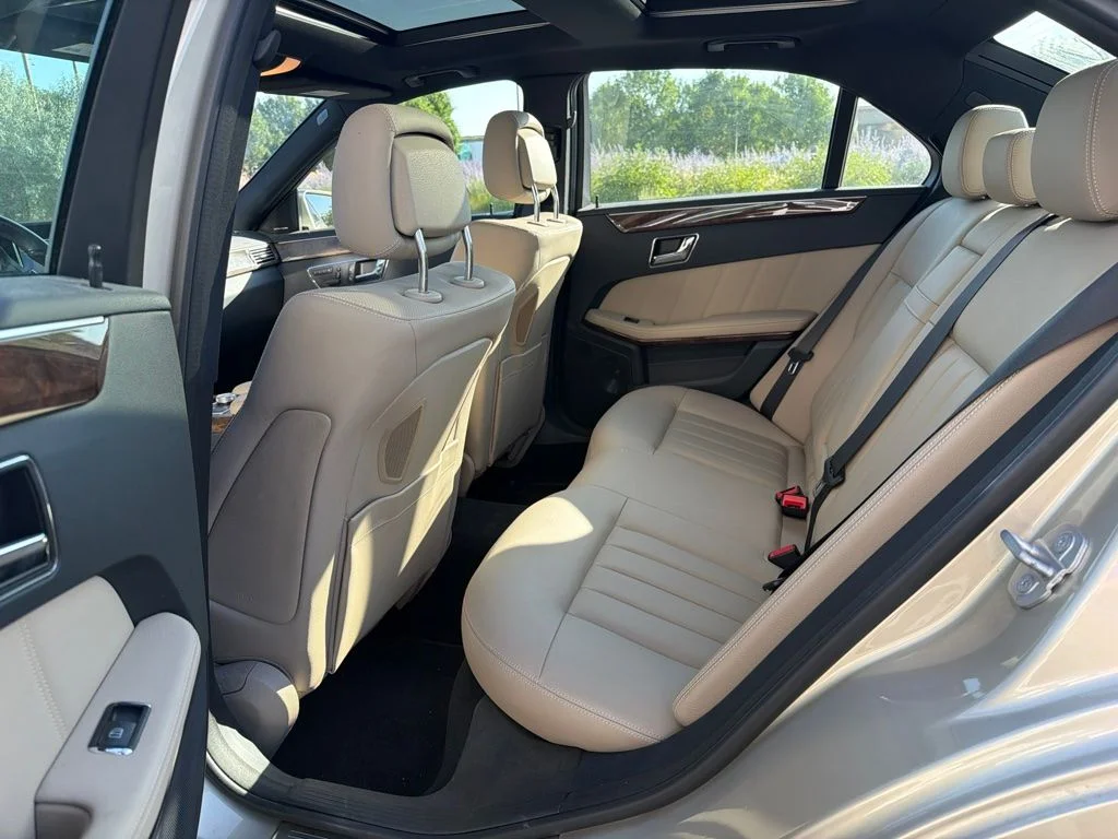 Used 2010  Mercedes-Benz E 550 image 11