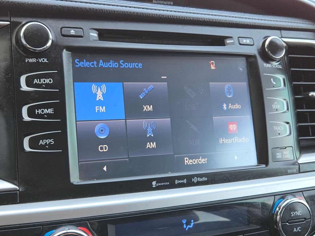 Used 2016 White Toyota XLE V6 image 23