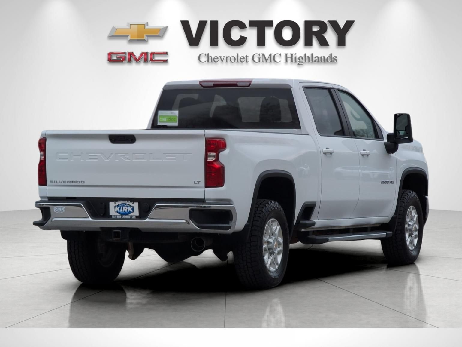 Used 2025 White Chevrolet LT image 3