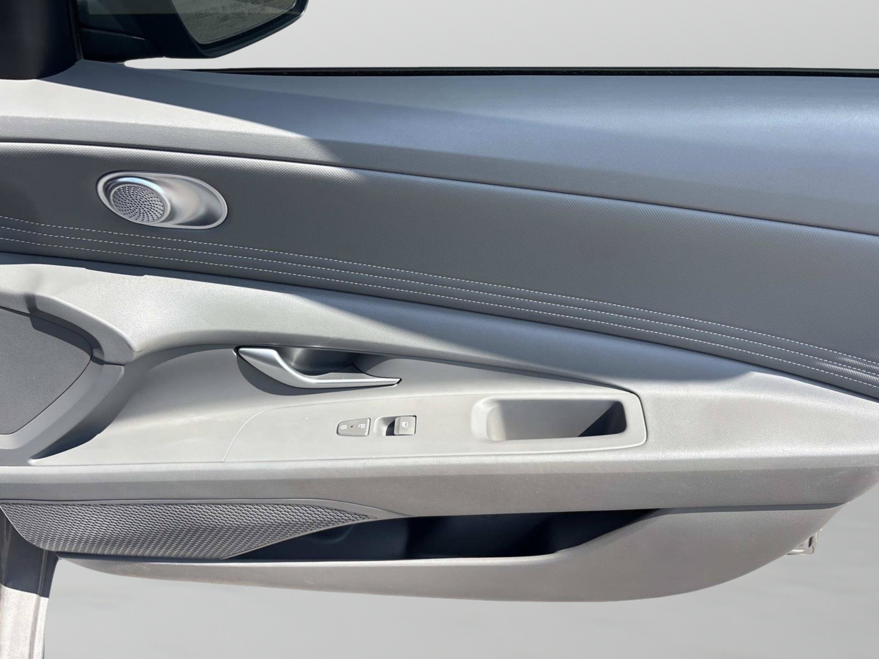Used 2023 Fluid Metal Hyundai SEL image 17