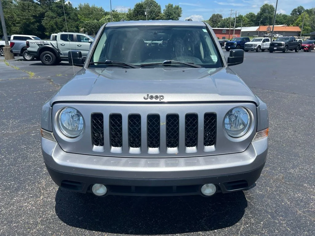 Used 2015 Billet Silver Metallic Clearcoat Jeep Sport image 7