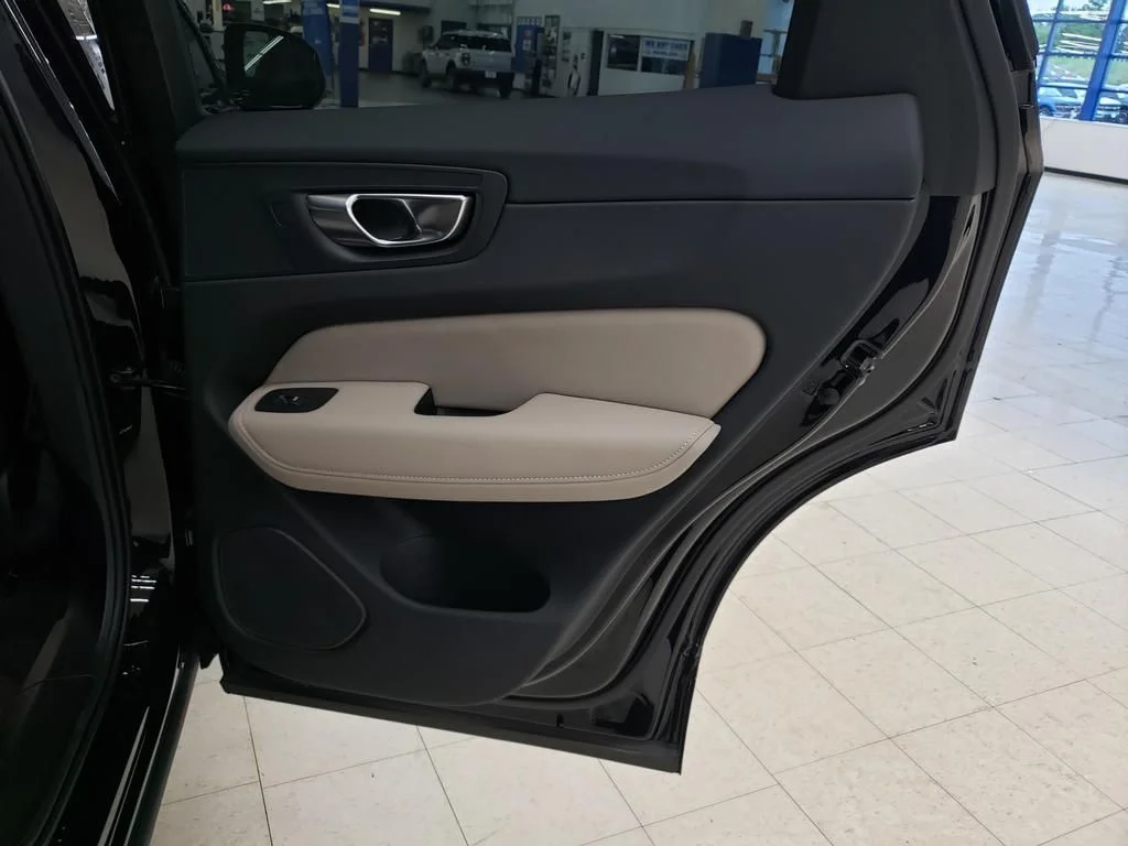New 2026 Onyx Black Volvo Plus image 18