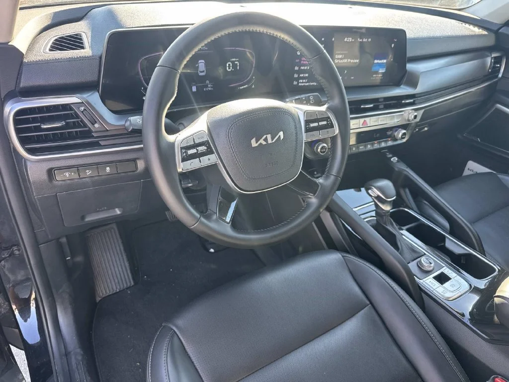 Used 2024 Black Kia S image 19