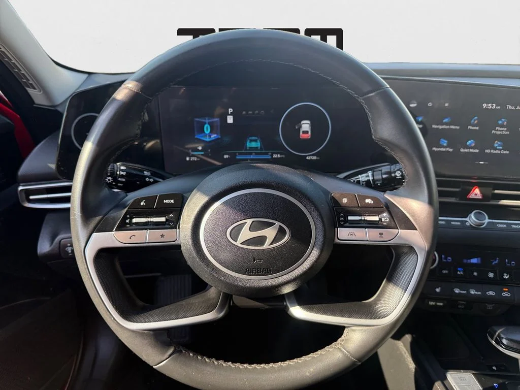 Used 2025 Red Hyundai SEL Convenience image 17