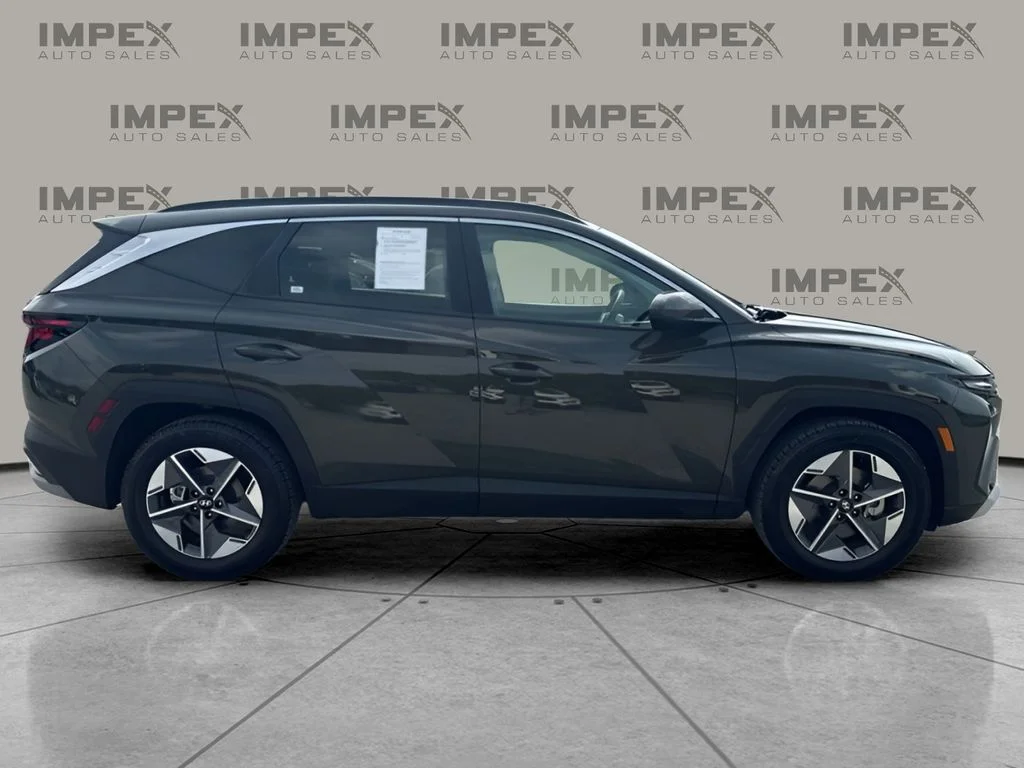 Used 2025 Green Hyundai SEL image 6
