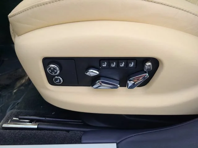 Used 2021 Blue Bentley V8 image 26