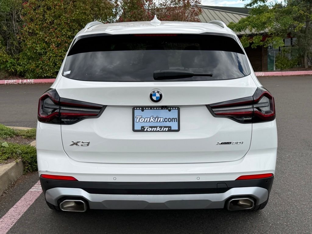 Used 2022 Alpine White BMW xDrive30i image 6