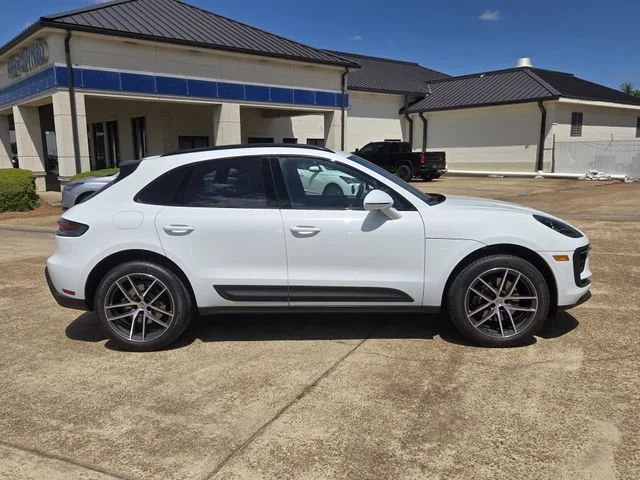 2025 Porsche Macan T - Photo 26