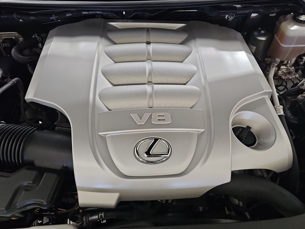 Used 2020 White Lexus 570 image 33