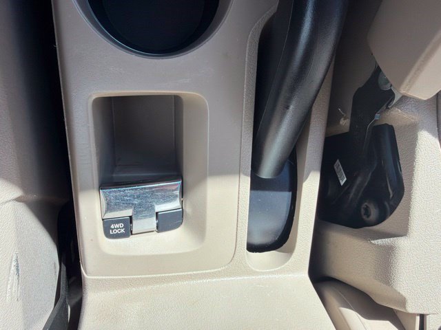 Used 2014 Rugged Brown Pearlcoat Jeep Latitude image 28