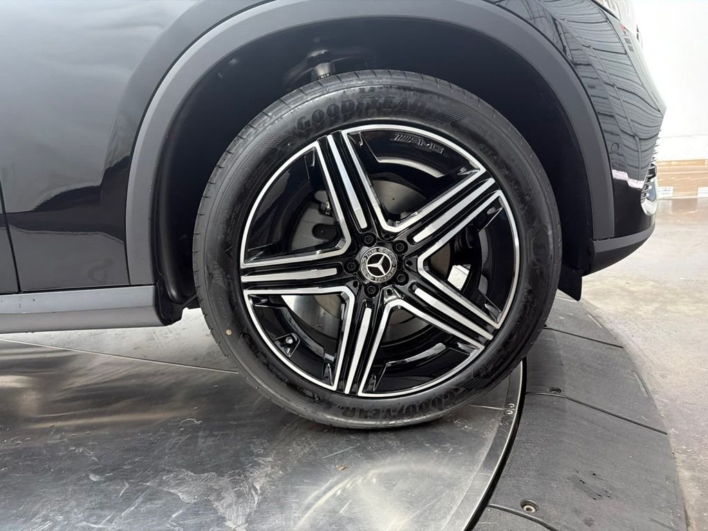 New 2026 Black Mercedes-Benz GLC 300 image 9