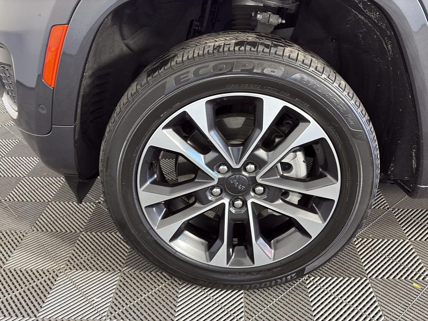 Used 2023 Baltic Gray Metallic Clearcoat Jeep Overland image 16