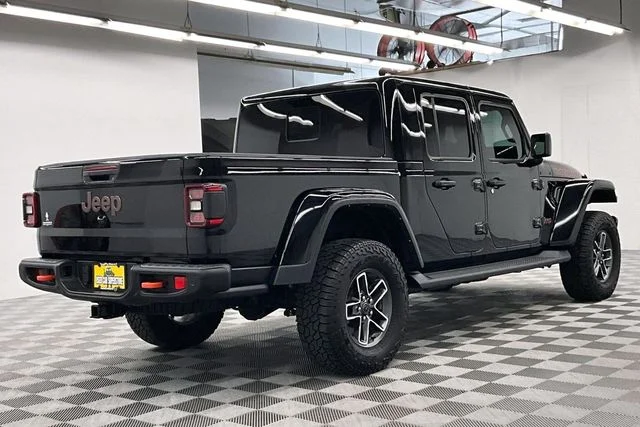 Used 2024 Black Clearcoat Jeep Mojave image 13