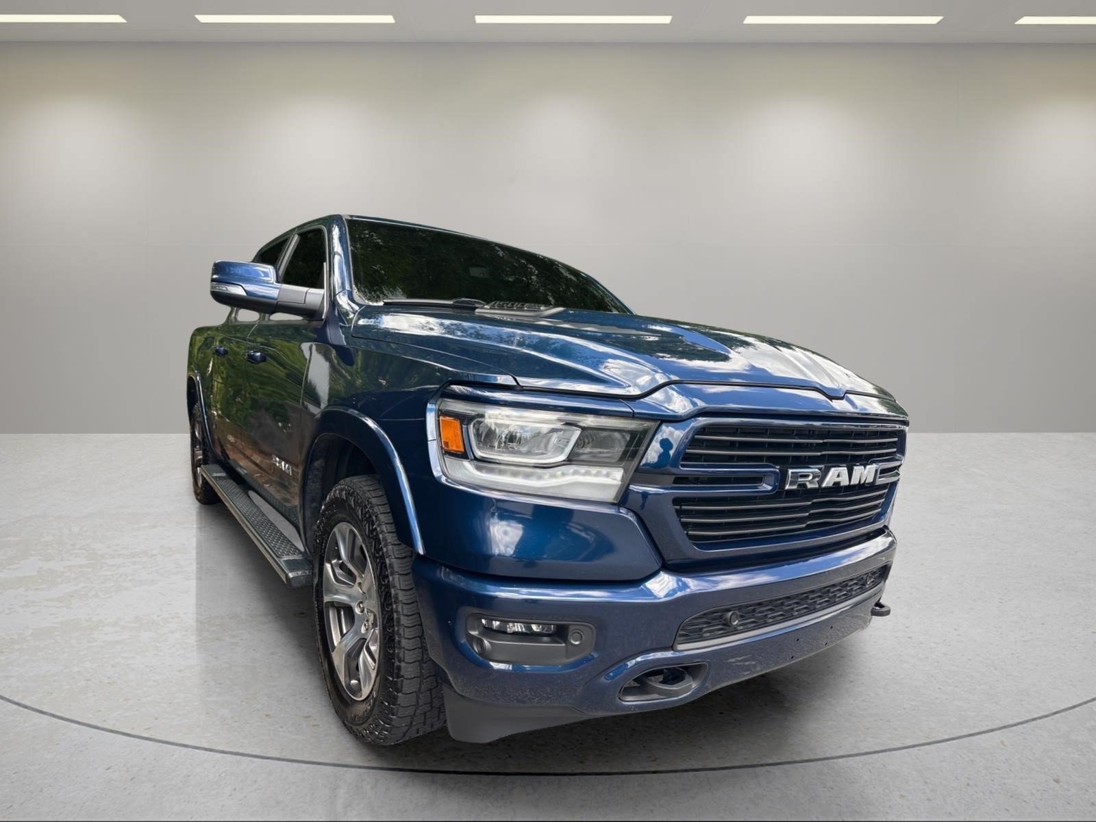 Used 2022 Patriot Blue Pearlcoat Ram Laramie image 9