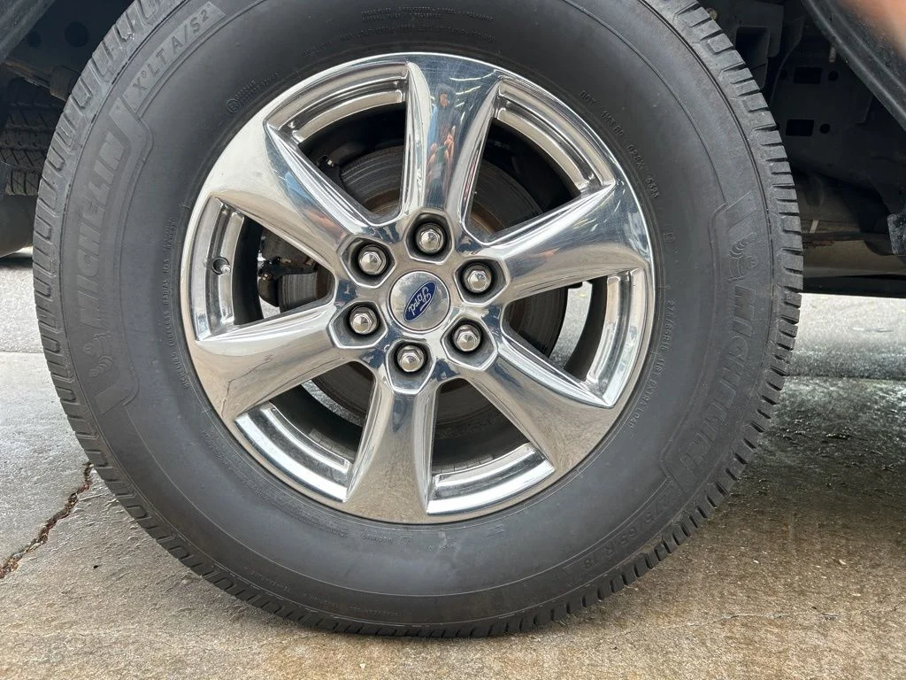 Used 2018 Gray Ford Lariat image 25