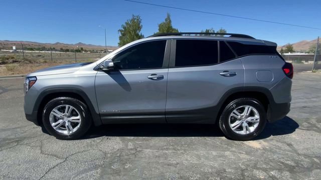 Used 2023 Sterling Metallic GMC SLE image 5