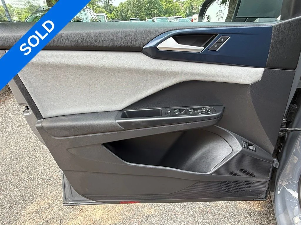 Used 2022 Gray Volkswagen 1.5T SE image 22