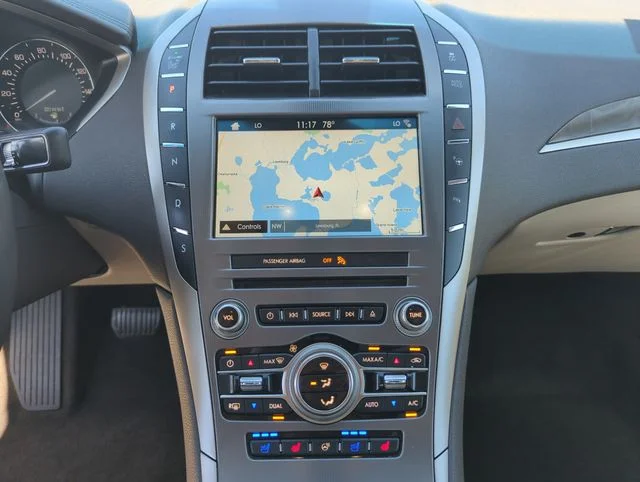 Used 2017 Red Lincoln Reserve image 35