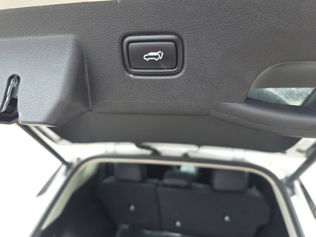 Used 2023 Glacial White Pearl Kia SX-Prestige image 10