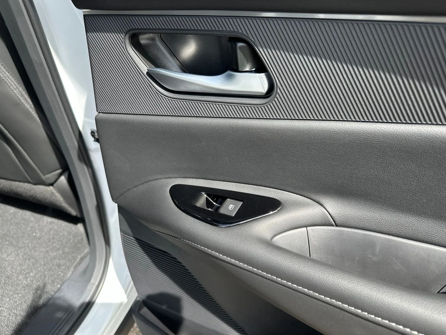 New 2026 Everest White Pearl TriCoat / Super Black Two-tone Nissan Platinum image 27